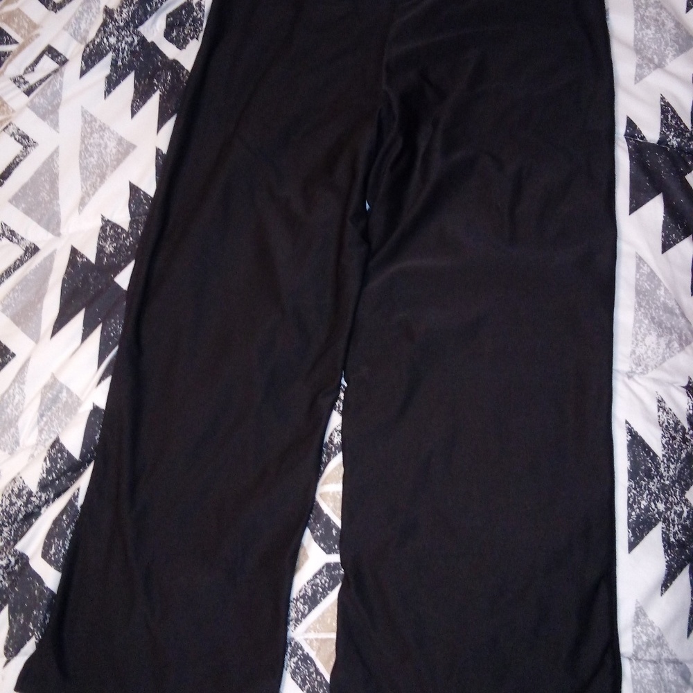 Black Nike Fit Dry Cropped Workout Pants size Med